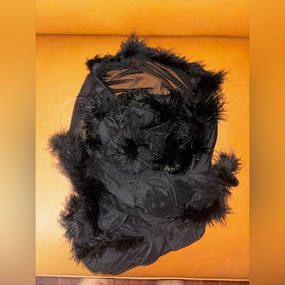 Black Feathered Shawl - Picture 2 of 2